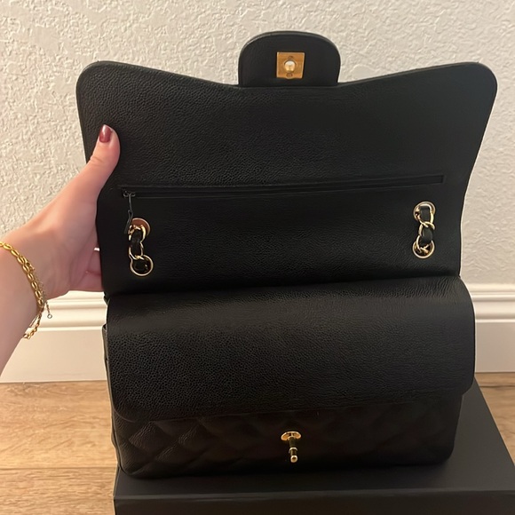 Chanel Jumbo Classic Flap - Picture 5 of 12